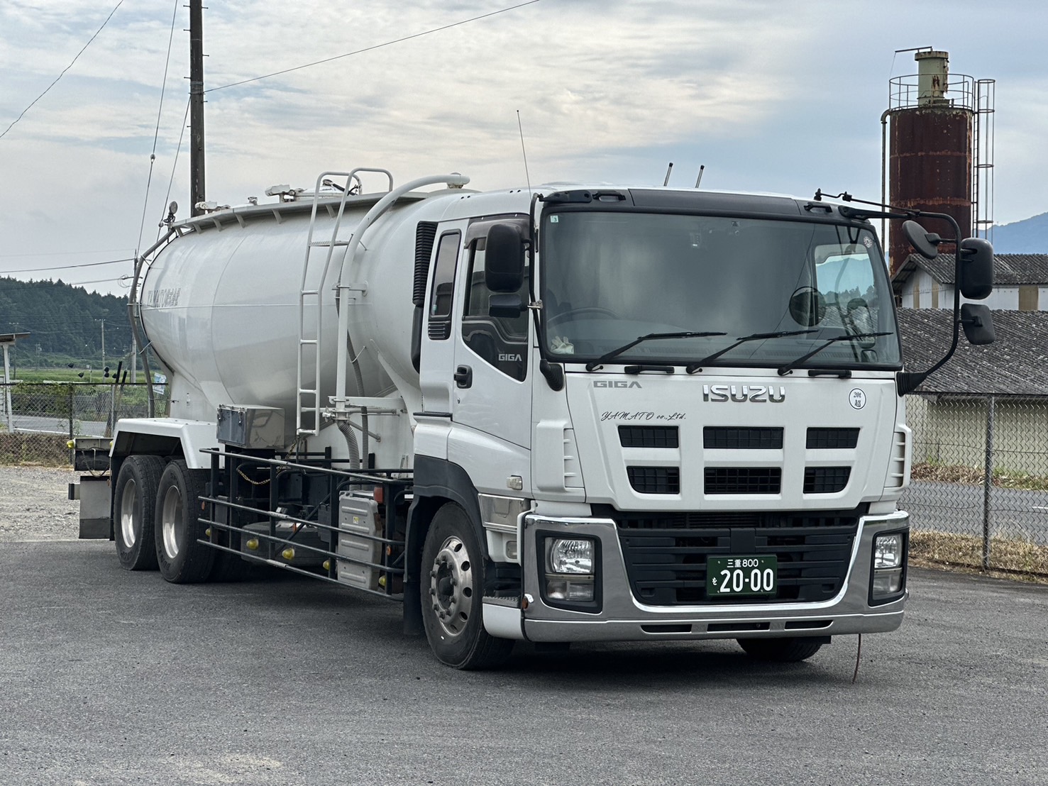 粉粒体運搬車による貨物輸送