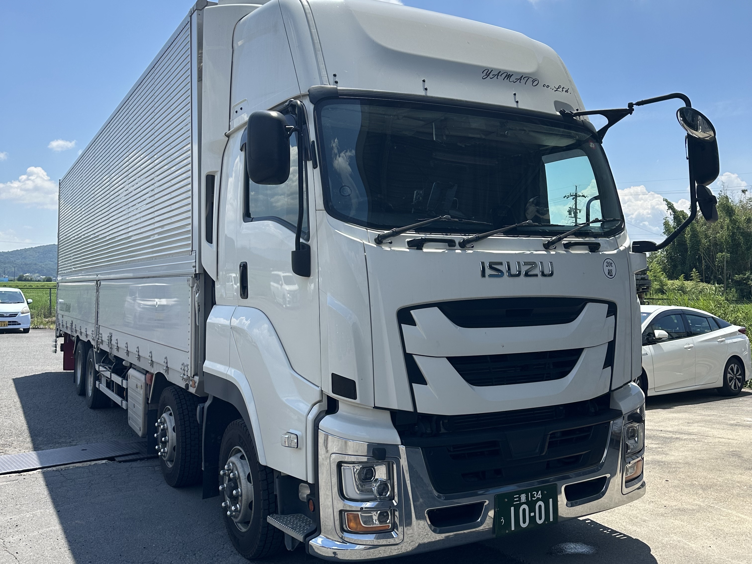 大型ウィング車（低床）による貨物輸送